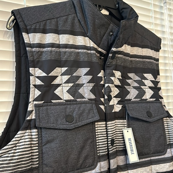 Rowm Reversible Logo Snap Close Lightweight Vest - Medium - Picture 9 of 11